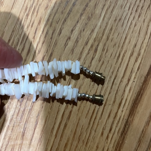 Seashell necklace, 24” in length, screw closure. - Picture 2 of 4